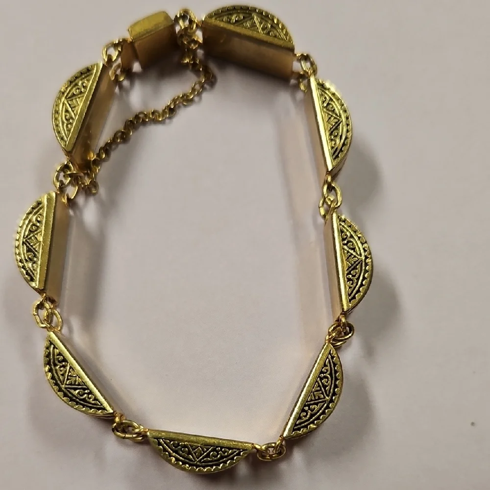 VINTAGE 1960 GOLD TONE DAMASCENE STYLE ARABESQUE PANEL BRACELET - Picture 3 of 4